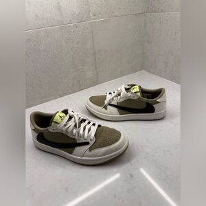 Travis Scott Golf 
$900 originally 

$550 now

Lightly used